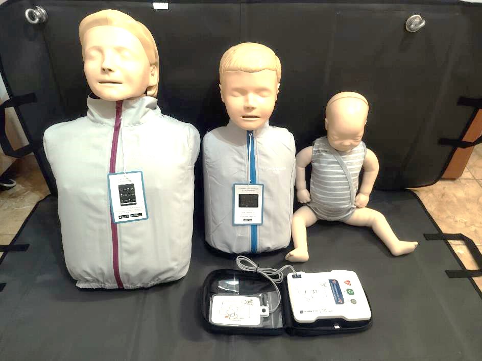 Figuríny na KPR (dospelý, dieťa, dojča) a AED defibrilátor od Laerdal Medical